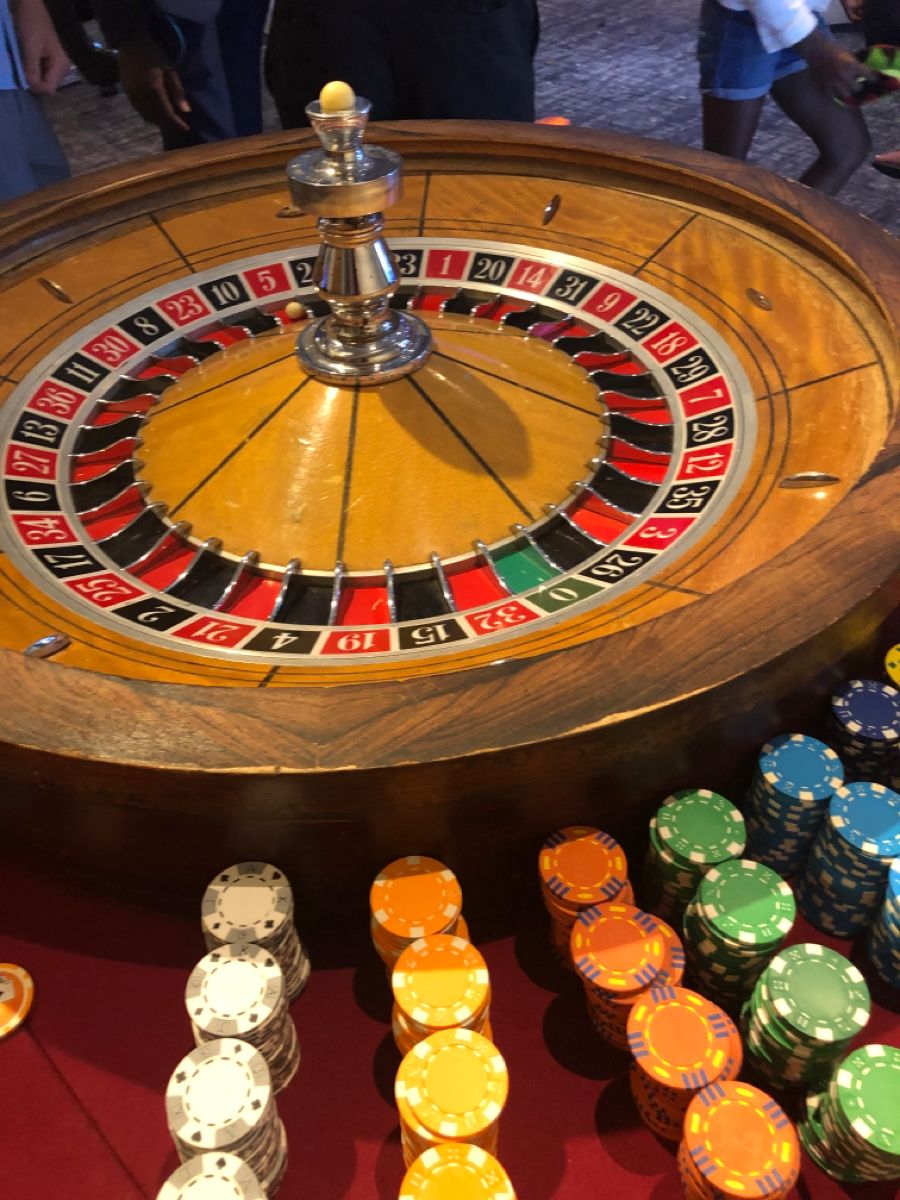 Everygame Classic Casino کھلاڑیوں کے لیے لائیو کیسینو سیکشن